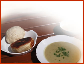 Dampfnudeln mit Kartoffelsuppe